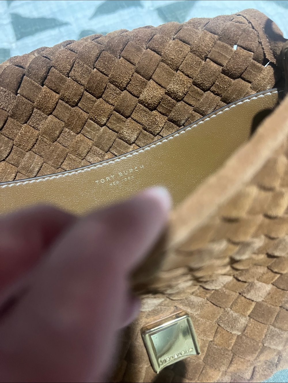 💥FINAL PRICE 💥Tory Burch Thea Woven Suede Crossbody Flap - Picture 5 of 15